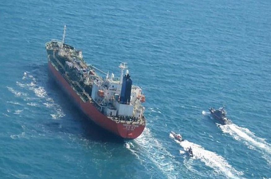 Tanker UEA Ditembak Iran di Selat Hormuz, Arab Saudi Berang