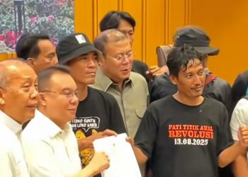 Botok Hadiri Paripurna DPR, Massa AMPB Tetap Berdemo