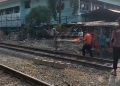 Lansia 80 tahun bernama Ishak tewas setelah terserempet KRL Bogor-Jakarta di Kebon Baru, Tebet, Jakarta Selatan.