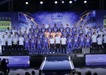 Persib Bandung resmi meluncurkan jersey musim 2026/2027 dengan konsep Lives Inside Us, teknologi K-Loomax, serta tiga desain Home, Away, dan Third.