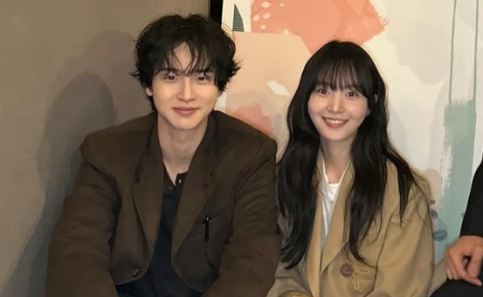Jang Dong Yoon akan menikahi Kim Seung Yoon pada Oktober 2026. Simak lima fakta tentang aktris yang telah lama mendampinginya.