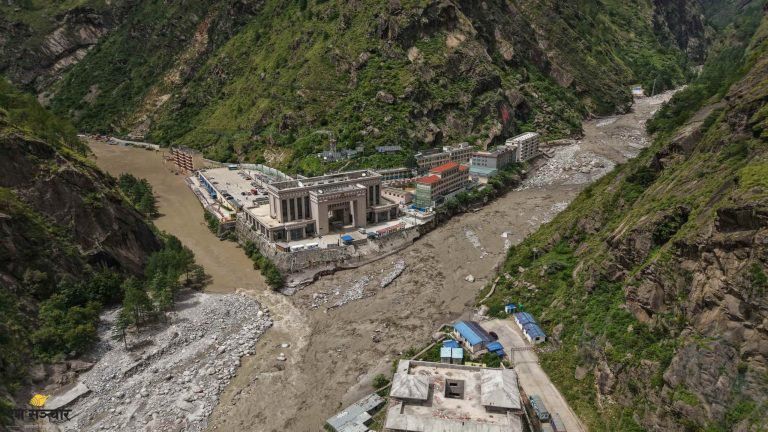 Banjir bandang dan longsor di perbatasan Nepal-China menewaskan sedikitnya 160 orang. Lebih dari 680 orang masih dilaporkan hilang. (Foto: X/KanNa_e)