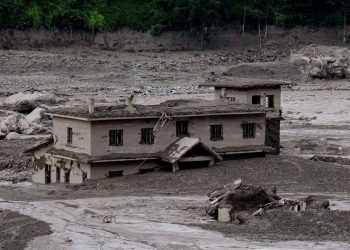 Banjir bandang di Nepal terjadi tanpa hujan deras. Ilmuwan menduga longsoran batu dan es menjadi pemicu utama bencana dahsyat tersebut. (Foto: X/MarioNawfal)