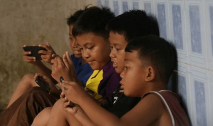Anak Indonesia Habiskan Berjam-jam di Depan Layar, Ini Dampaknya