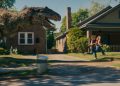 Review The End of Oak Street, Saat Satu Perumahan Terjebak di Zaman Dinosaurus