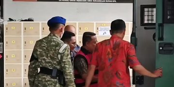 Febrie Adriansyah Muncul Perdana dengan Rompi Pink, Jalani Pemeriksaan Lanjutan di Kejagung