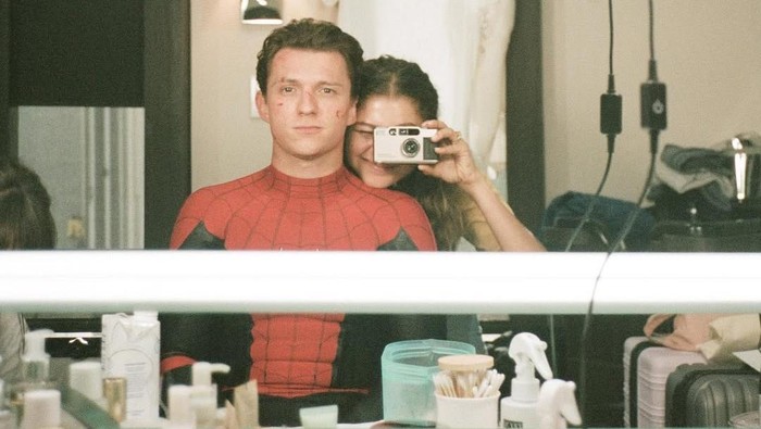 Produser Spider-Man Ungkap Tom Holland dan Zendaya Sempat Dilarang Pacaran