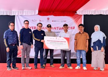 SRO pasar modal menyalurkan bantuan sarana teknologi untuk Universitas Khairun dan cold storage tenaga surya bagi nelayan Rua, Maluku Utara.
