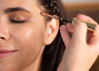 Ingin Makeup Lebih Rapi? Ini Tips Dasar yang Bisa Dicoba Pemula