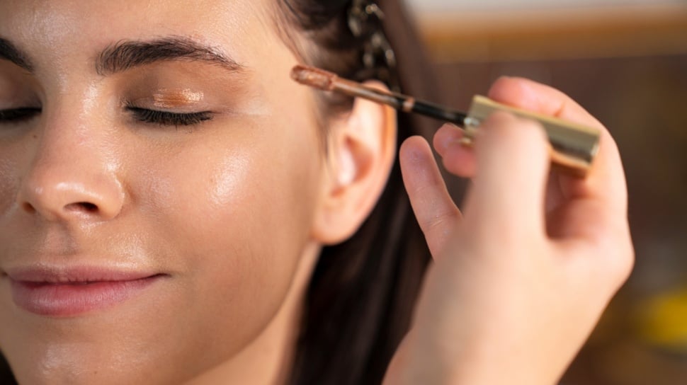 Ingin Makeup Lebih Rapi? Ini Tips Dasar yang Bisa Dicoba Pemula