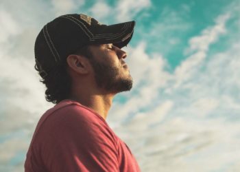 Ingin Tetap Tenang Saat Masalah Datang? Coba 7 Kebiasaan Ini