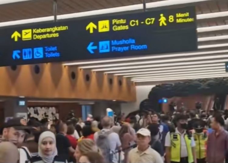 Bandara Soetta Ditutup, 33 Penerbangan Terdampak Erupsi Anak Krakatau