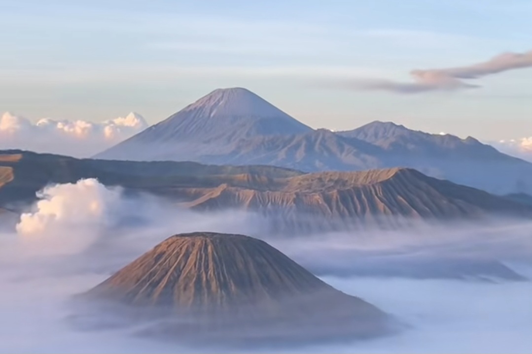 Wisata Bromo Dibuka Lagi Hari Ini, Simak Aturan Terbarunya