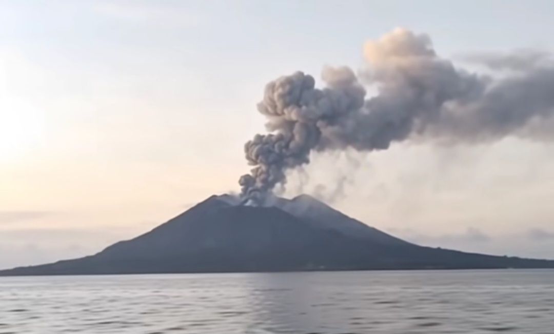 Anak Krakatau Tak Lagi Siaga, Status Kini Jadi Waspada