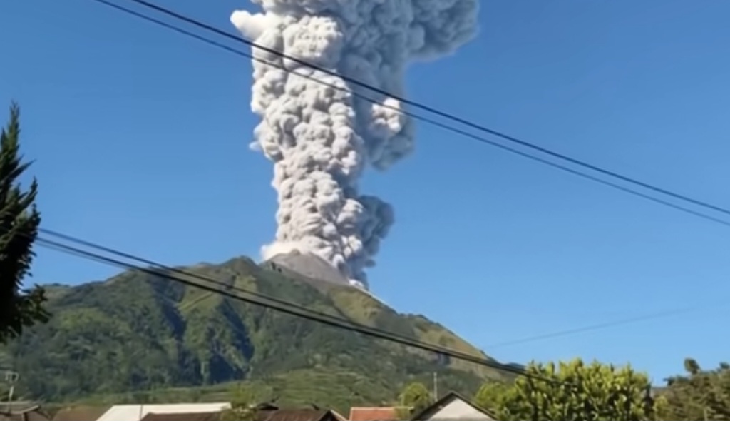 Gunung Semeru Kembali Meletus, Status Masih Siaga