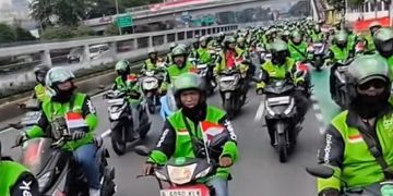 Ratusan Ojol Turun ke DPR, Tolak Perubahan Status Jadi UMKM