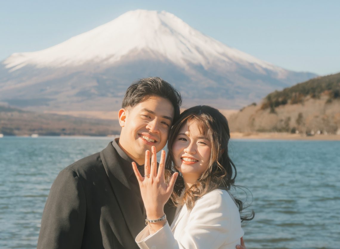 Jerome Polin Lamar Kekasih di Depan Gunung Fuji
