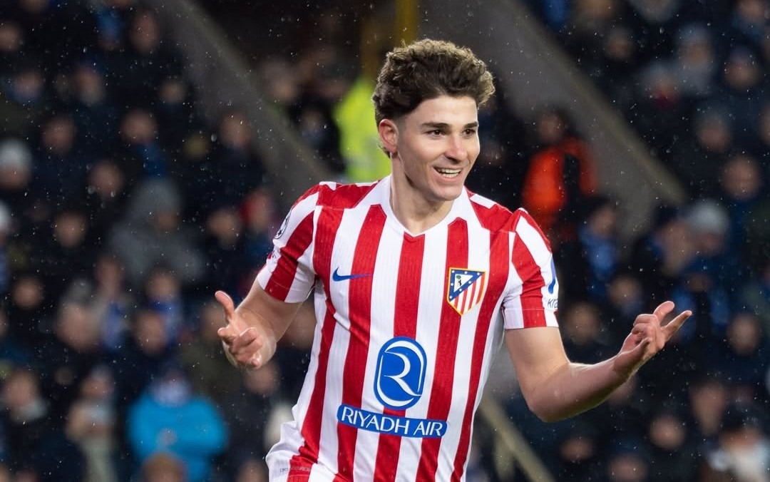 Arsenal mulai pesimistis mendapatkan Julian Alvarez dari Atletico Madrid. Penyerang Argentina itu dikabarkan lebih memilih bergabung dengan Barcelona.