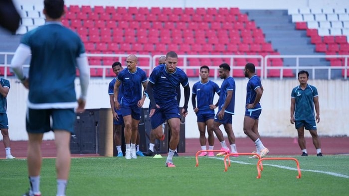 Java United FC menerima sanksi pengurangan dua poin di Super League 2026/2027 akibat perubahan home base setelah proses lisensi klub.