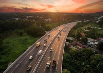 Ekonom Bambang Brodjonegoro menilai integrasi ekosistem jalan tol penting untuk memperlancar konektivitas dan menekan biaya logistik Indonesia.