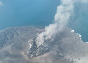 Gunung Anak Krakatau kembali erupsi dan berstatus Level III Siaga. Pakar menjelaskan apakah aktivitas vulkanik bisa memicu gempa megathrust Selat Sunda.