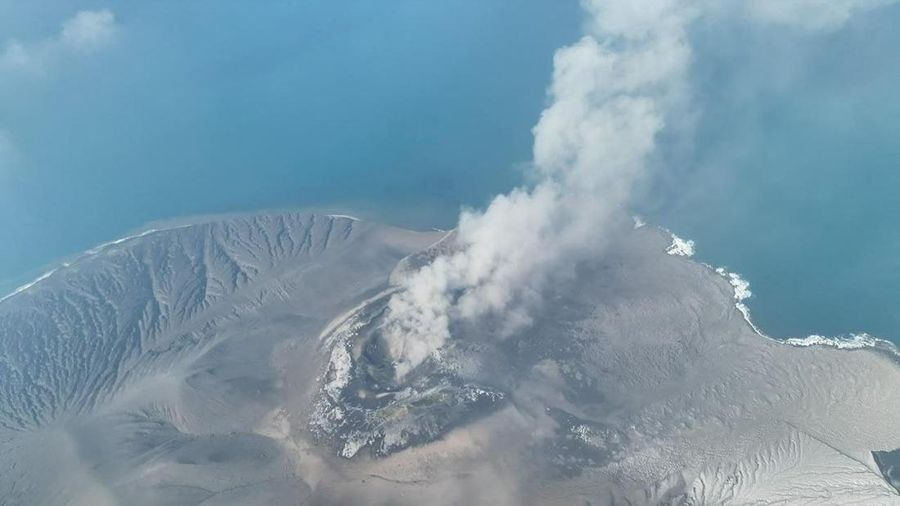 Gunung Anak Krakatau kembali erupsi dan berstatus Level III Siaga. Pakar menjelaskan apakah aktivitas vulkanik bisa memicu gempa megathrust Selat Sunda.