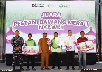Program Pestani Bawang Merah Nyawiji Petrokimia Gresik mendorong produktivitas bawang merah Nganjuk hingga 20 ton per hektare atau naik 12 persen.