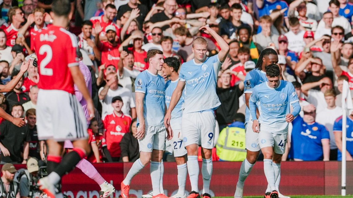 Manchester City menang 1-0 atas Manchester United dalam Derby Manchester. Erling Haaland mencetak gol penentu setelah City bermain dengan 10 pemain.