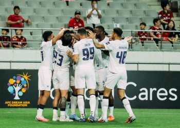Persib Bandung mengalahkan FC Seoul 1-0 di ACL 2. Igor Tolic mengungkap penyesuaian taktik dan mentalitas pemain menjadi kunci kemenangan di Korea.
