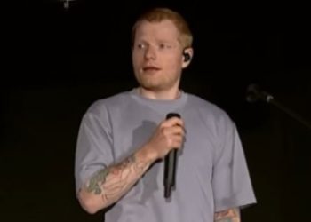 Ed Sheeran menangis saat membahas Gaza di atas panggung. Ia menyoroti kehancuran, korban sipil, serta ketidakadilan di Tepi Barat.