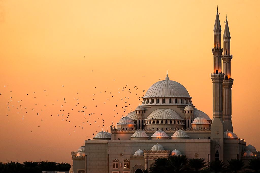 Hari Jumat memiliki banyak keutamaan dalam Islam. Simak keutamaan Jumat serta sunnah yang dianjurkan, mulai dari mandi hingga memperbanyak doa.