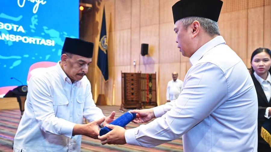 Menhub Dudy lantik ketua dan anggota KNKT masa jabatan 2026-2030. (Dok. Kemenhub)