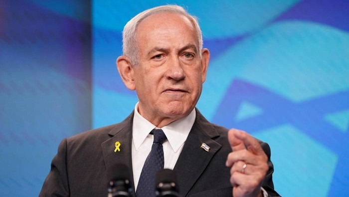 Benjamin Netanyahu menyebut ada indikasi musuh Israel akan menyerang menjelang pemilu legislatif 27 Oktober. Yair Lapid meminta penjelasan keamanan.