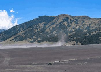 Bromo Dibuka Kembali Usai Kebakaran Hutan dan Lahan