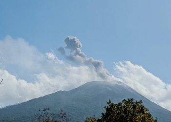 Erupsi Ili Lewotolok Meningkat, Dua Bandara Ditutup