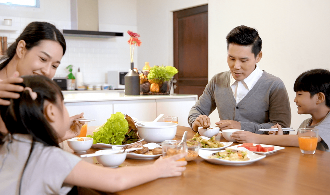 Makan Bersama Orangtua Bantu Kembangkan Kecerdasan dan Emosi Anak