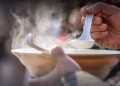 Mengapa Rasulullah ﷺ Melarang Meniup Makanan dan Minuman?