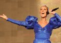 Celine Dion Bikin Fans Khawatir saat Konser di Paris