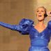 Celine Dion Bikin Fans Khawatir saat Konser di Paris