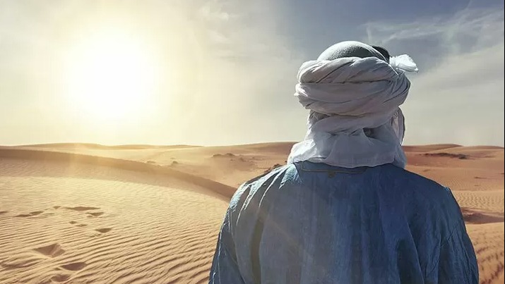 Kisah Mus’ab bin Umair, sahabat Nabi yang meninggalkan kemewahan demi iman, menyebarkan Islam di Madinah, dan gugur dalam Perang Uhud.