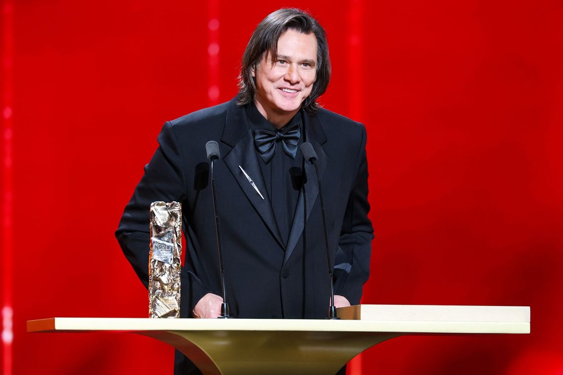 Jim Carrey Menikah Lagi di Usia 64 Tahun