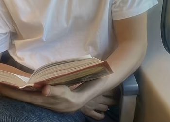 Rajin Baca Buku Bisa Bantu Kurangi Stres dan Jaga Otak