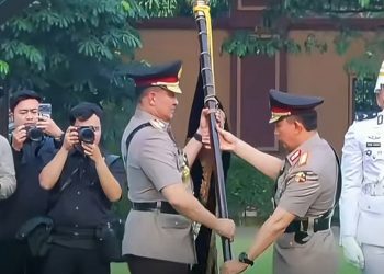 Pergantian Kapolri, Listyo Sigit Serahkan Panji Tribrata ke Suyudi
