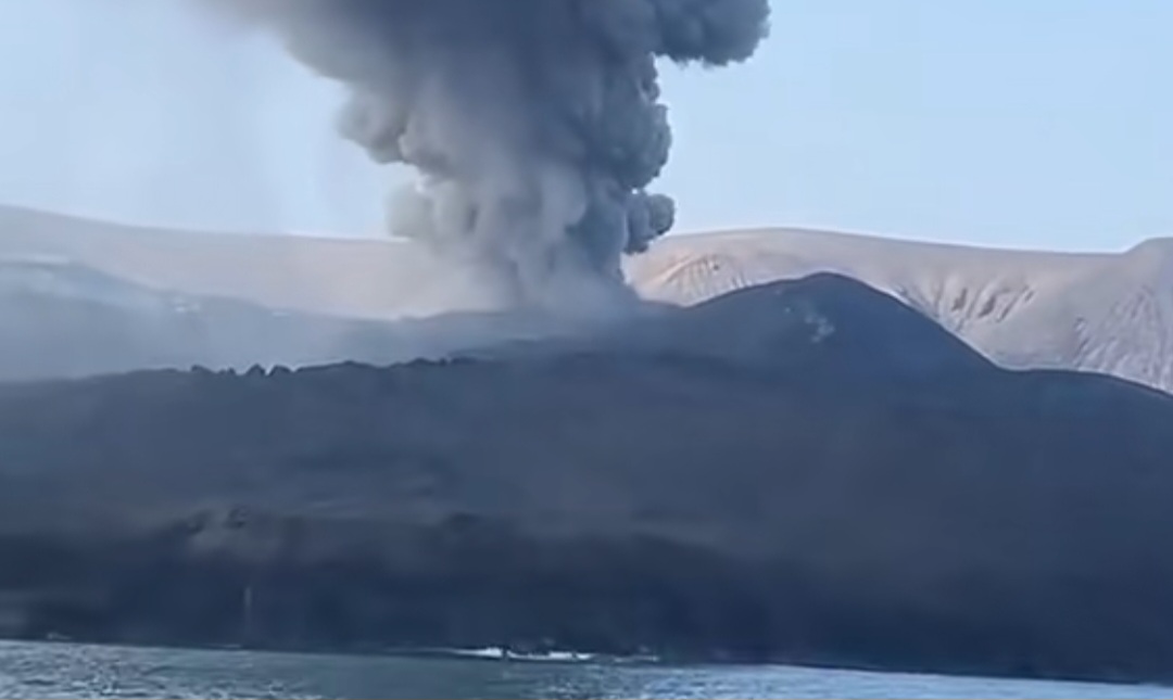 Gunung Anak Krakatau Kian Aktif, Status Siaga Mulai Berlaku