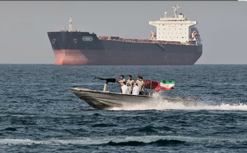Iran Larang Kapal Perang AS Masuk Kawasan Teluk Persia