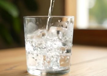 Tetap Merasa Haus Meski Minum Air Putih, Ini 8 Penyebabnya