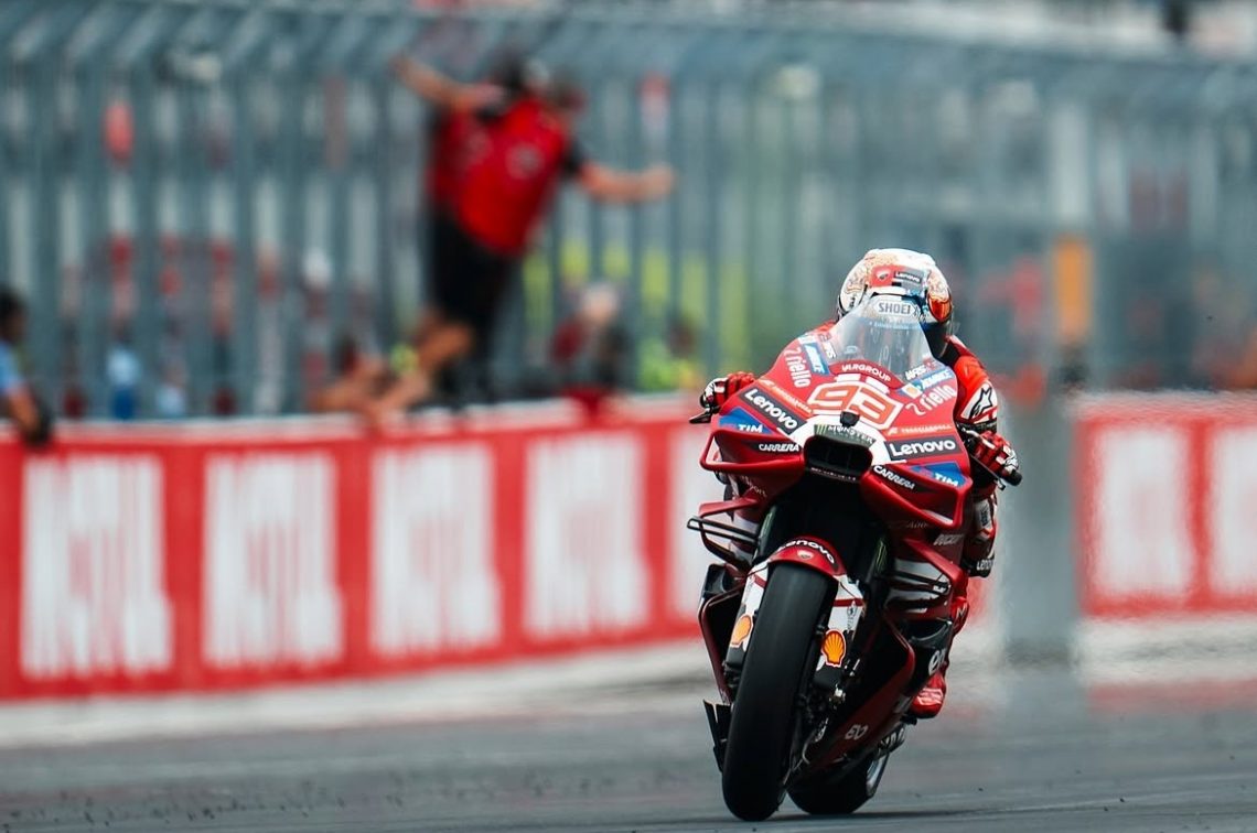 Marc Marquez menang di GP Jepang 2026 dan memangkas jarak dengan Jorge Martin menjadi dua poin menjelang MotoGP Indonesia di Mandalika.