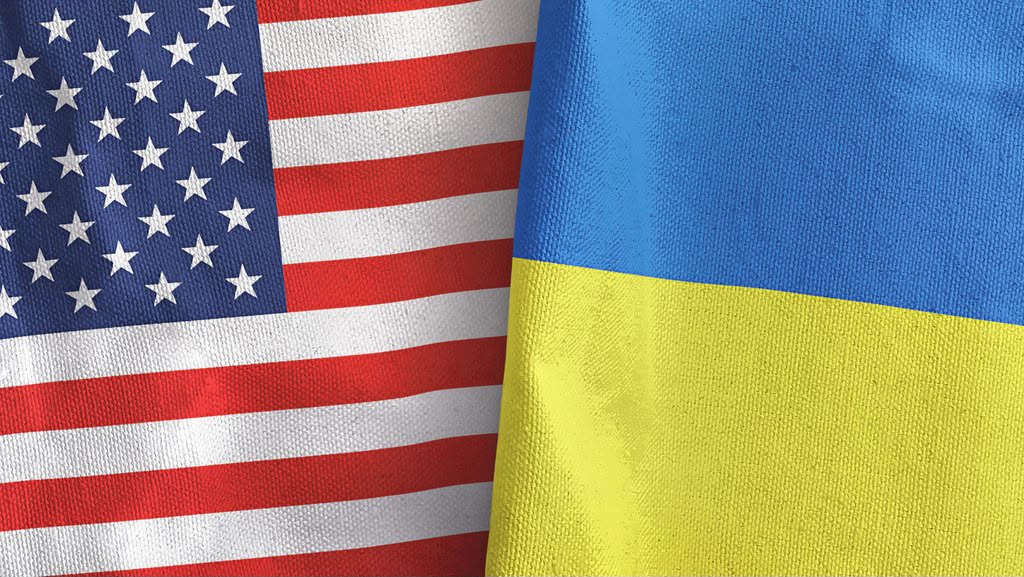 Volodymyr Zelensky mengancam melanjutkan serangan ke kilang minyak Rusia setelah Ukraina menuding AS membatasi dukungan intelijen dan akses Starlink.