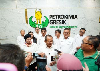Petrokimia Gresik mengembangkan teknologi CCU untuk menangkap CO₂ dan mengolahnya menjadi soda ash, dengan efisiensi penangkapan hingga 97,79%.