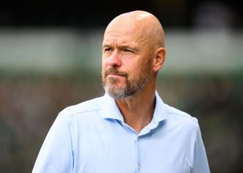 Erik ten Hag mengungkap konflik dengan Cristiano Ronaldo di Manchester United, mulai dari masalah kebugaran hingga sikap sang pemain saat latihan.